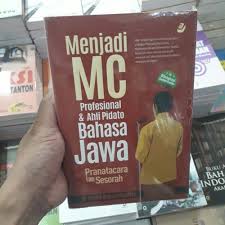 Sebab ia akan lebih terbiasa dan menguasai bahasa ini beserta cara pengucapannya yang benar. Jual Buku Menjadi Mc Profesional Ahli Pidato Bahasa Jawa Pranatacara Kab Bantul Sejahtera Book Tokopedia