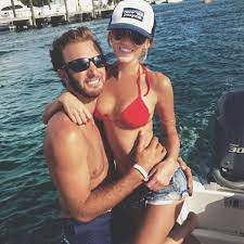 Paulina gretzky is 23, gorgeous, and has a smartphone. Paulina Gretzky Dustin Johnson Welcome Baby Boy