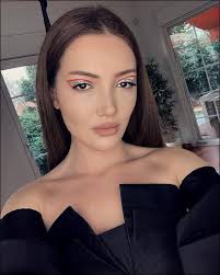 21 Perfect Hairstyles By Danla Bilic Kuaforler Unluler Kadin