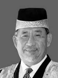 Bak kata bekas mb selangor… menteri besar selangor ni masuk pejabat guna pintu, tapi keluar dari pejabat ikut tingkap. beliau digulingkan dari jawatan menteri besar selangor yang dipegangnya selama 12 tahun lalu menerusi undi tidak percaya di dalam dewan undangan negeri selangor pada. Bekas Timbalan Mb Selangor Meninggal Dunia Malaysia News Today