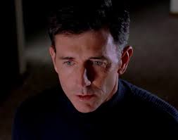 Has anyone ever noticed that there were two Lloyd Brauns? A name tag/frozen  yogurt Lloyd Braun and a gum chewing/computer Lloyd Braun. My my mind is  now blown!🤯🤯😉😉