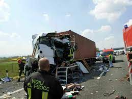Piacenza 5 stelle nasce come naturale conseguenza della nascita del movimento 5 stelle dell'emilia romagna, di. Incidente In A1 A Fidenza Tamponamento Tra Camion Un Morto Foto