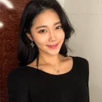 Jeanie Fraser's Instagram, Twitter & Facebook