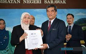 Klinik pakar pergigian bedah mulut & perubatan dan pathologi mulut. Bernama Dr Chin Pengarah Kesihatan Baharu Sarawak