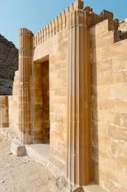 Egyptela Maison Du Sud La Pyramide A Etages De Sakkara Ou Saqqara Est Haute De 60 Metres Construite Aux Envir Avec Images Egypte Ancienne Egypte Antique Egypte Pharaon