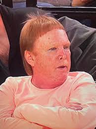 The owner of Raiders, Mark Davis said 25 year old girlfriend didn't know he  was a billionaire and was attracted to his beautiful smile. 😆