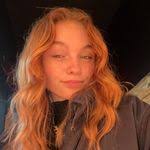 Holly Null's Instagram, Twitter & Facebook