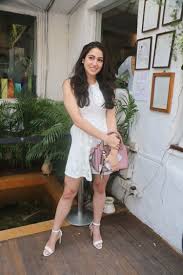 Pin By Dd On Sara Ali Khan In 2020 Sara Ali Khan Beautiful Indian Actress Bollywood Celebrities