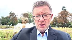 TROP D’ASSISTANCE ET D’ADMINISTRATION : Robert Lafont démonte le piège  français