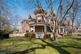 Kevin Costner S Beautiful Old House From Dragonfly For Sale Victorian Style Homes Evanston Victorian Homes