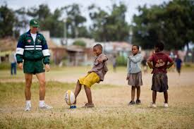 No world leader has ever surpassed the accomplishments of former south african president nelson mandela. Invictus Unbezwungen Amazon De Morgan Freeman Matt Damon Tony Kgoroge Patrick Mofokeng Clint Eastwood Morgan Freeman Matt Damon Dvd Blu Ray