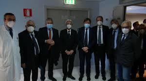 Il ministro della salute, roberto speranza, ha illustrato i provvedimenti per la sanità contenuti del decreto rilancio. Visita Del Viceministro Alla Salute Sileri All Irccs Crob