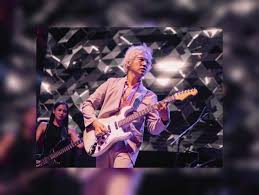 Ely eleandre basiño buendia is a filipino musician who rose to fame as the lead vocalist of eraserheads. Ely Buendia Warns Fans About Fake Eraserheads Reunion Concert Coconuts Manila
