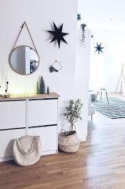 Im Schonen Landau Hat Sich Die Liebe Consti Von Dreieckchen Einen Skandinavischen Wohntraum Mit Einem Leichten Boho Flair Fur Wohnklamotte Flur Design Wohnen