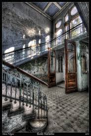 Focusing on berlin's underground culture, this 3 hour free walking tour explores the lesser known beelitz heilstätten, german for beelitz sanatorium, was originally designed as a treatment. Beelitz Heilstatten Abandoned Military Hospital In Berlin Velhas Casas Abandonadas Mansoes Abandonadas Lugares Abandonados