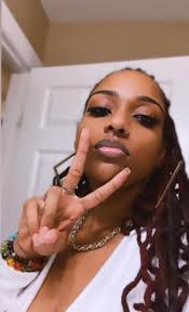 Hello Baddies😍I'm new & here for all of the Great vibrations,  inspirations, constructive self care advice & more⭐️From SC w/Lousiana  grasp a good country girl🩷💛🩷 I'm a Perfumer & have access to