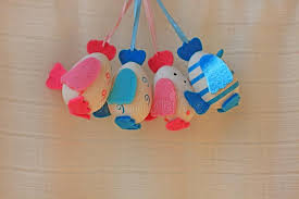 Corrida baby galinha pintadinha ludi entretenimento подробнее. Conceito Do Feriado Da Pascoa Com Os Ovos Feitos A Mao Bonitos Os Pintainhos Com Asas De Feltro A Cauda E O Topete Imagem De Stock Imagem De Pintado Decorativo 144483571