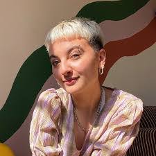 Ella Willis's Instagram, Twitter & Facebook