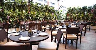 Dining Al Fresco At Aventura Mall High Top Tables Outdoor Restaurant Pub Table