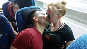 ویدیوی شهوانی! بوسیدن یک دختر روسی در اتوبوس عمومی. آن را به صورت آنلاین به  شماره fa.rupo-share.biz به صورت رایگان بررسی کنید