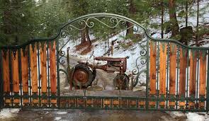 The venice driveway gate is a very ornate gate with intricate designs and a neutral black color. 28 Awesome Driveway Gate Ideas To Impress Your Guests Decor Home Ideas