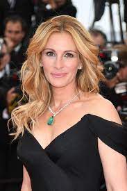 The height of julia roberts is 5ft 8.9in(175cm). Julia Roberts Height Weight Age Husband Biography Facts Net Worth More Starsinformer