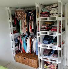 70 Ideen Fur Mobel Aus Paletten Und Andere Schlaue Ideen Kleiderschrank Selber Bauen Mobel Aus Paletten Europaletten Mobel