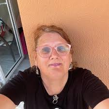 This little girl was abandoned by her superstar dad aged just 2 😲💔 He  disowned her, saying she's "dead" to him 😔... now she's a famous actress  😮 Check Comments to see who it is! 👇👇