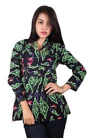 Apalagi jika penjahit kepercayaan anda bisa membuat pola cantik dari corak batik yang ada, seperti gambar di atas. Model Baju Batik Toko Online Baju Batik Seragam Dan Kain Batik Meteran