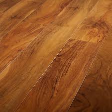 Avec castorama, vous profitez d'un large choix de sols stratifiés pour toutes les pièces de la maison. Sol Stratifie A Clipser Nailsea Noyer Naturel Glossy 12 Mm L 138 X L 15 9 Cm Castorama