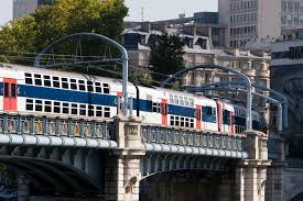 Un mois sur la route, ou plutôt les rails, puisque le moyen de transport utilisé a été le train, via le pass interrail si connu par les voyageurs. Reseau Express Regional Wikipedia