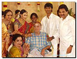 Yatra dhanush's stylish photo has caught the attention. Aishwarya Dhanush Wedding Rajinifans Com