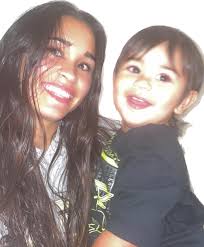 Can someone create a simple black outline of this picture?