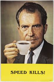 Nixon med kaffekopp -Speed kills!