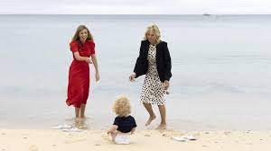 The government have been criticised for not allowing more travel abroad with no viable tourist destinations presently on the coronavirus green list. Carrie Johnson Und Jill Biden Bespassen Sohn Von Boris Johnson Am Strand Stern De