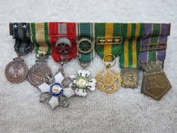 Em função disso, a partir do ano de 2004, foi considerada como padroeira da prf, a nossa senhora das medalhas. Barrete Contendo 7 Medalhas Militares Em Miniatura De