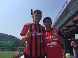 Công vinh đá phạt trúng cột dọc (consadole sapporo) những phút tiếp theo, với sự có mặt của công vinh, consadole sapporo tấn công mạnh lạc hơn. Cong Vinh Sang Nháº­t Chá»‰ Dáº¡y Messi Thai Bao NgÆ°á»i Lao Ä'á»™ng