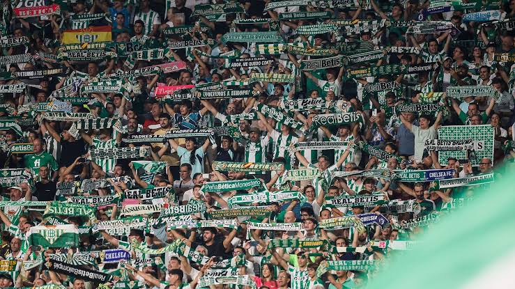 LaLiga denuncia cánticos a Pedro Sánchez en dos estadios