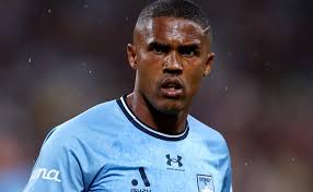 Douglas Costa, ex-Grêmio, vive crise no Chievo Verona e ainda não marcou pelo novo clube