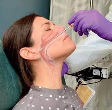 Porque se introduce "tanto" el hisopo para muestra de coronavirus ? La zona  anatómica en donde se hace el hisopado es la nasofaringe. Porque es una  zona de alta carga viral (si