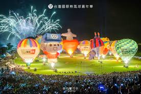 台東熱氣球 嘉年華 時間：2021年7月3日 ～ 2020年8月16日(目前因疫情關係暫時延期) 主場地：台東 鹿野高台 台東熱氣球 嘉年華活動時間原定在2021/7/3 至2021/8/16 登場於台東鹿野高台登場。 但因為台灣疫情提升至三級警戒的關係，目前仍暫時延期舉辦。 å°æ±æ™¯é»žæŽ¨è–¦ å°ç£åœ‹éš›ç†±æ°£çƒå˜‰å¹´è¯ æœ›è'—ç¹½ç´›ç™‚ç™'çš„ç†±æ°£çƒå†‰å†‰å‡ç©º æ—…è¡Œå±¥è¡Œä¸­ ä¸€æ—¥éŠ æ‡¶äººåŒ… æ™¯é»ž ç¾Žé£Ÿ ä½å®¿