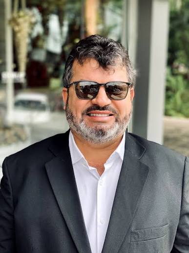 Carlos Bernardo recebe Título de Cidadão Sul-Mato-Grossense - Radio Nova FM  96.9