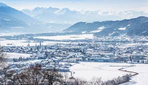 Derzeit läuft eine großaktion mit hubschrauber, bergrettung und hundestaffel nach einem. Schwaz Tirol Osterreich