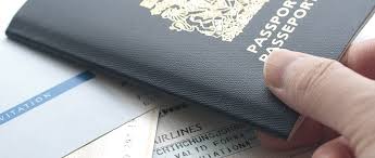 Tem a mão toda a documentação para efectuar o check in (bilhete, passaporte, visa). Chegadas Aeroporto De Lisboa