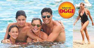 Gravissima offesa ai miei figli dopo le rivelazioni di stefano bettarini sui presunti tradimenti. Simona Ventura Vacanza Da Super Mamma I Miei Figli Sono La Mia Energia Esclusivo Gossip