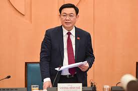Trước tháng 7/2001, ông là giảng viên rồi giữ chức phó hiệu trưởng phụ trách đào tạo, đảng ủy viên đảng bộ đại học tài đến tháng 6/2016, quốc hội khóa xiv, tiếp tục phê chuẩn ông vương đình huệ làm phó thủ tướng chính phủ. Bi ThÆ° Ha Ná»™ VÆ°Æ¡ng Ä'inh Huá»‡ Chá»'ng Covid 19 Hanh Ä'á»™ng Cháº­m La Thua Vietnamnet