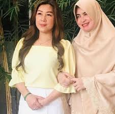 Namun, disinggung soal penyebab perceraian alvin dan larissa, ameer mengaku tak tahu pasti. Adem Ibunda Alvin Faiz Dan Larissa Chou Gandengan Tangan Rujukan News