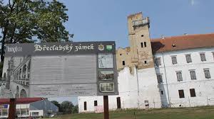 Dominantou města je břeclavský renesanční zámek. Tip Deniku Archeologove Slavi Vyznamny Objev Breclavsky Denik