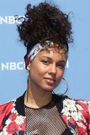 The surprising natural hair color of 32 celebrities. 12 Best Natural Hairstyles Best Celebrity Natural Curl Hairstyles