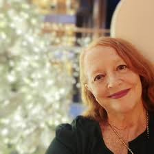 Hi, I'm looking for four women to complete our book club. We already have  four members. @We live in the area of 74th between 1st and 2nd and would  like to stay